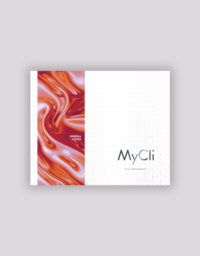 3D che rappresenta il cofanetto C-Recharge, con una scatola bianca impreziosita da dettagli argento e una fascia colorata che indica l'azione energizzante antiossidante dei prodotti contenuti all'interno della box